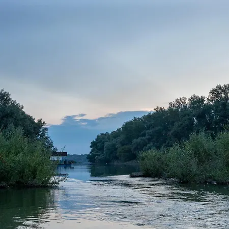 بيت ضيافة Obedska Bara - Retreat House Kupinovo